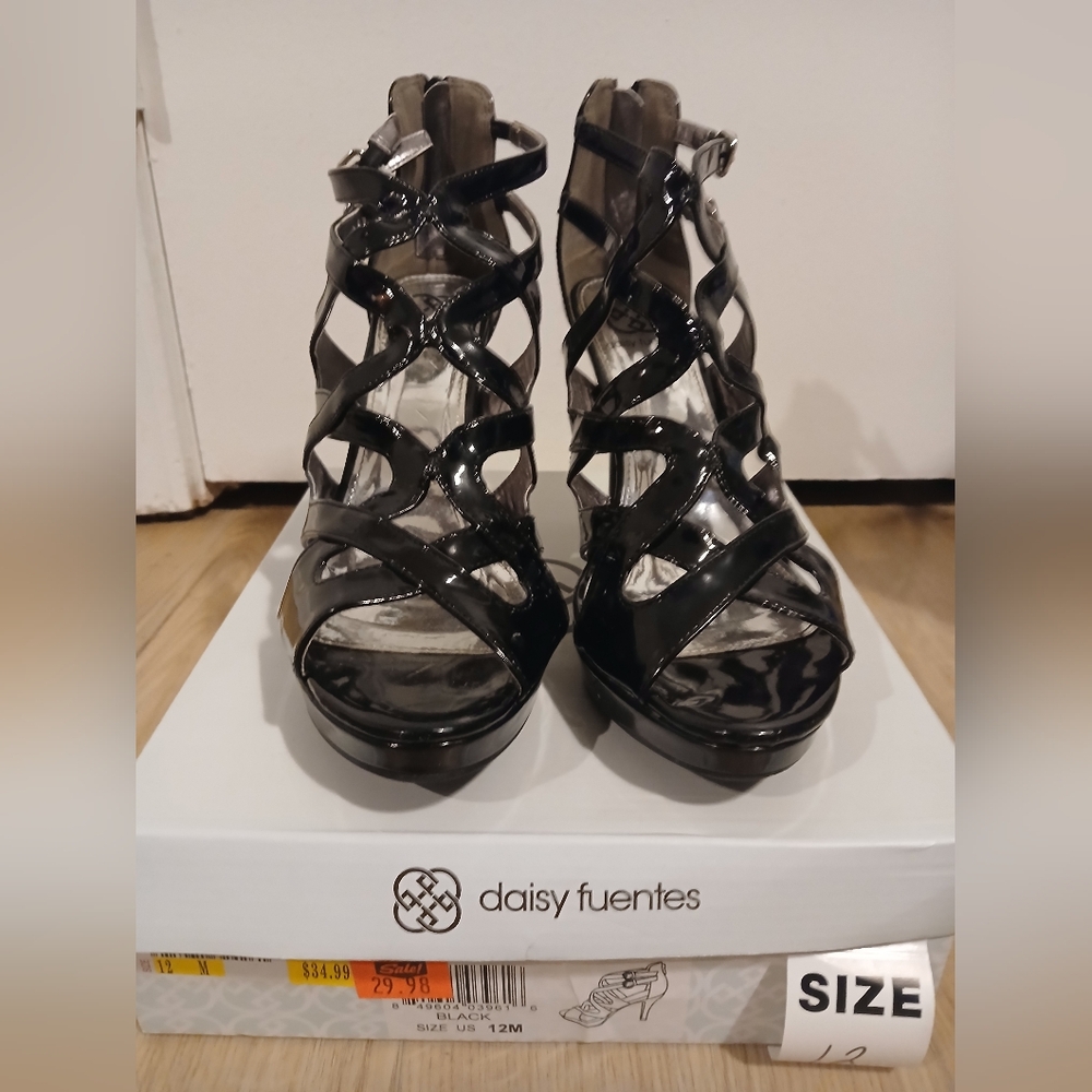 Daisy Fuentes Black Patent Strappy Heels - Picture 11 of 12